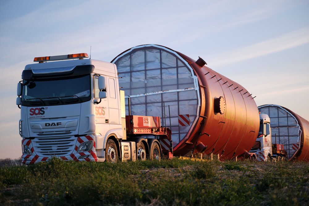 Transport zwei Grossspeicher.